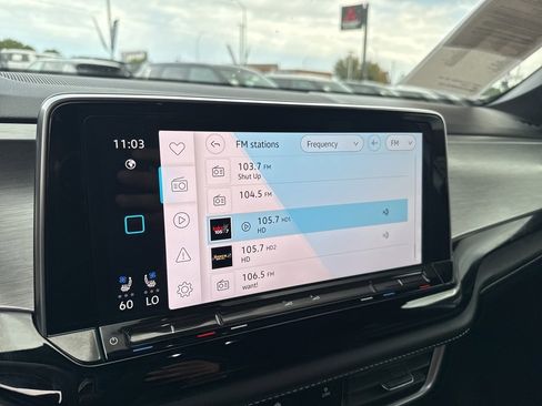 Used 2024 Volkswagen Atlas Cross Sport SE image 25