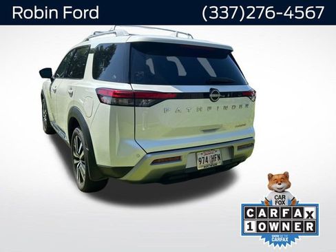 Used 2024 Nissan Pathfinder Platinum FWD image 3