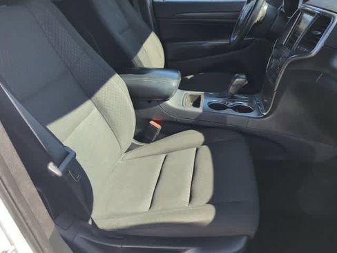 Used 2018 Jeep Grand Cherokee Laredo AWD/4WD image 21