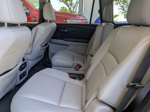 Used 2021 Honda Pilot Elite image 16