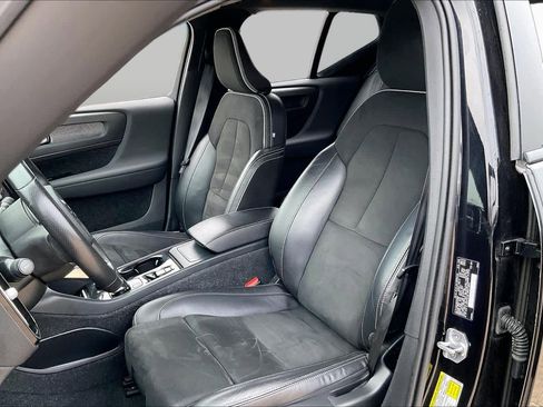 Used 2021 Volvo XC40 T5 R-Design w/ Climate Package AWD/4WD image 9