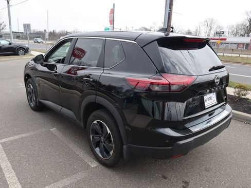 Certified 2025 Nissan Rogue SV AWD/4WD image 8