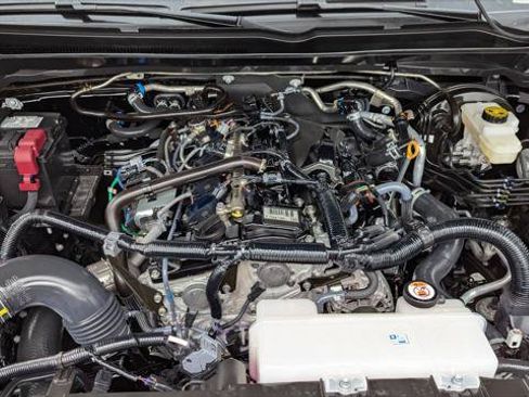 Used 2025 Toyota Tacoma SR5 AWD/4WD image 28