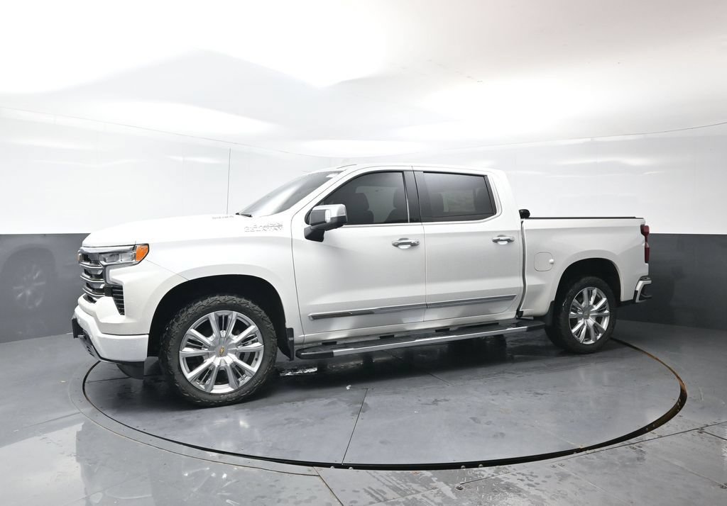 Used 2022 Chevrolet Silverado 1500 High Country w/ High Country Premium Package AWD/4WD image 10