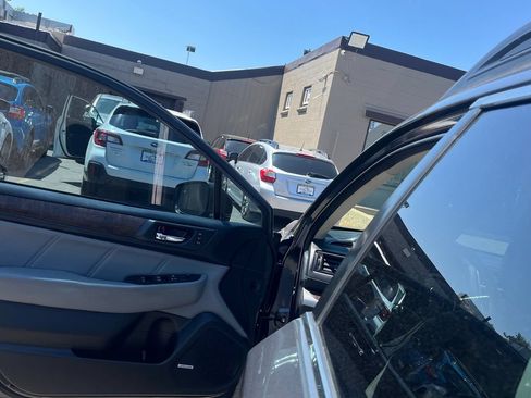 Used 2018 Subaru Outback 2.5i Limited AWD/4WD image 10
