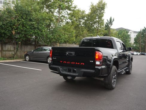 Used 2023 Toyota Tacoma SR5 w/ Technology Package AWD/4WD image 4