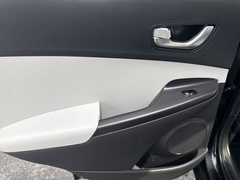 Certified 2023 Hyundai Kona SEL w/ Convenience Package image 16