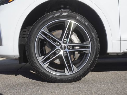 Used 2023 Audi Q5 e Premium w/ Convenience Package image 34