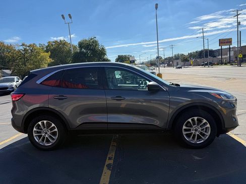 Used 2022 Ford Escape SE AWD/4WD image 6