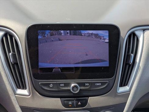 Used 2022 Chevrolet Malibu LT FWD image 15