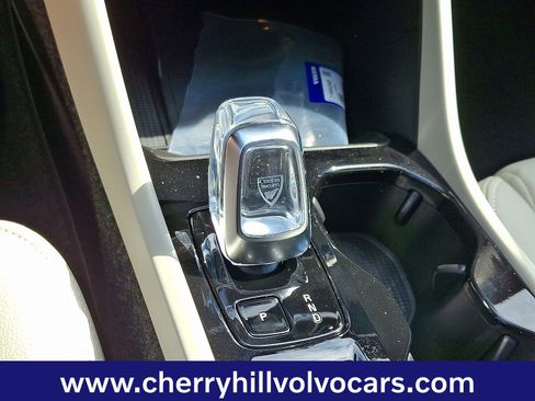 Certified 2025 Volvo XC40 B5 Ultra w/ Protection Package Premier image 16