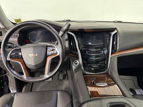 Used 2018 Cadillac Escalade Premium Luxury AWD/4WD image 13