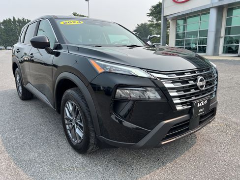 Used 2024 Nissan Rogue S AWD/4WD image 10