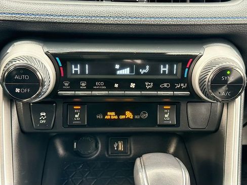 Used 2023 Toyota RAV4 SE image 16