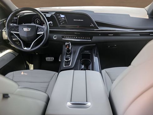 Used 2024 Cadillac Escalade ESV Sport w/ LPO, ONYX Package image 28