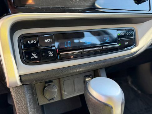 Used 2017 Toyota Corolla LE FWD image 18