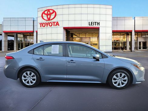 Used 2022 Toyota Corolla LE image 4