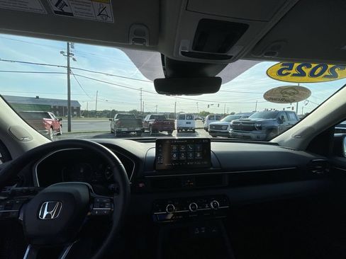 Used 2025 Honda Pilot Touring image 10