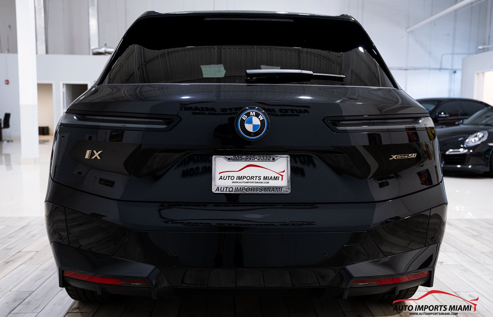 Used 2024 BMW iX xDrive50 w/ Sport Package AWD/4WD image 19