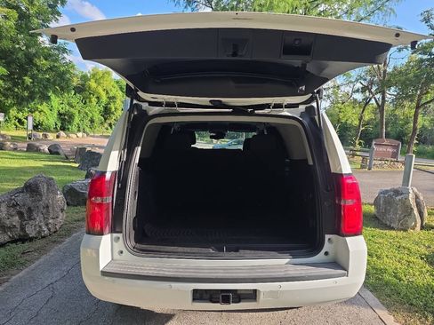 Used 2018 Chevrolet Tahoe LS w/ Enhanced Driver Alert Package RWD image 24