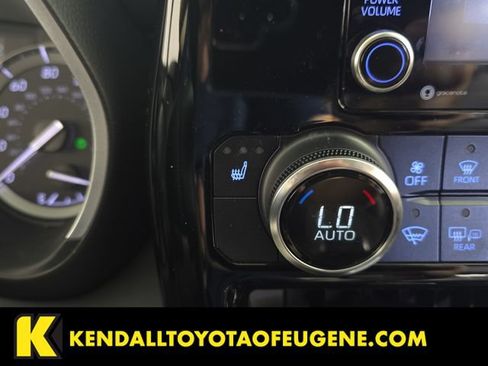 Used 2022 Toyota Highlander XLE AWD/4WD image 18