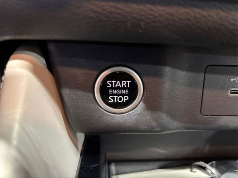 Used 2023 Nissan Rogue SL w/ SL Premium Package image 32