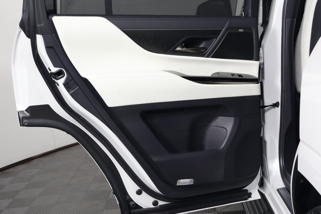 Certified 2026 Lexus LX 600 4WD w/ Luxury Package image 14