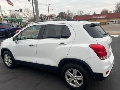Used 2019 Chevrolet Trax LT w/ LT Convenience Package image 5