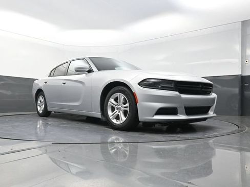 Used 2020 Dodge Charger SXT w/ Leather Interior Group RWD image 31