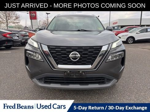Used 2021 Nissan Rogue SV w/ Premium Package image 2
