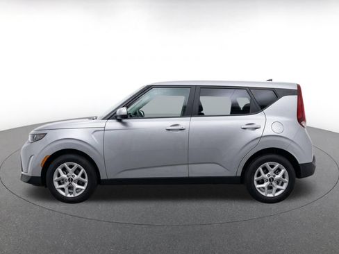 Used 2025 Kia Soul LX w/ LX Technology Package FWD image 4
