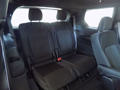 Used 2025 Jeep Grand Cherokee L Laredo RWD image 32