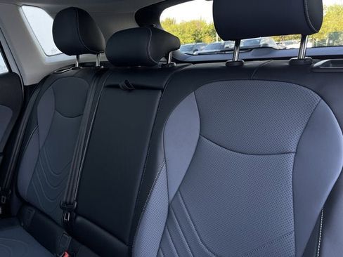 New 2025 Volkswagen Tiguan SE image 25