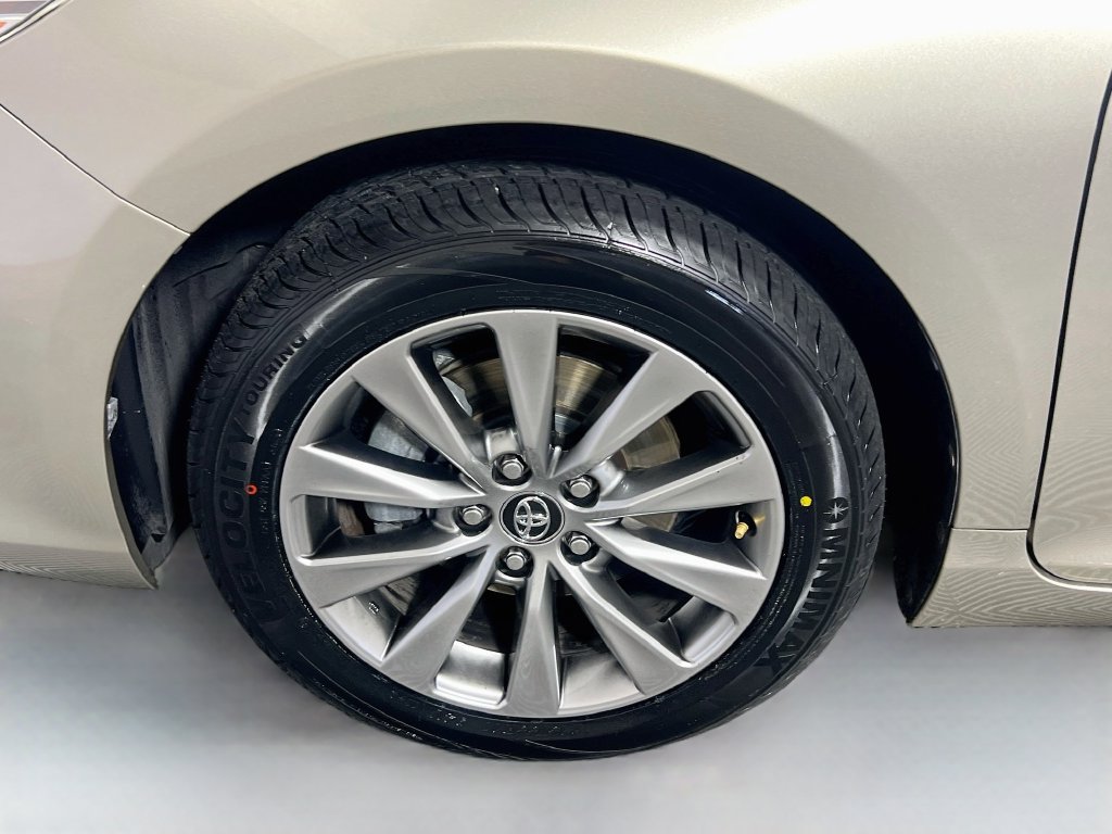 Used 2017 Toyota Camry XLE FWD image 13