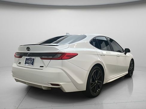 Used 2025 Toyota Camry XSE image 7