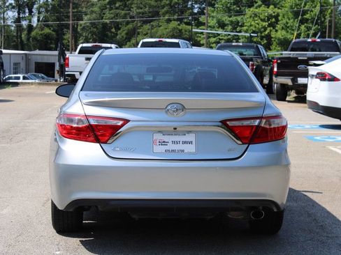 Used 2017 Toyota Camry SE FWD image 6