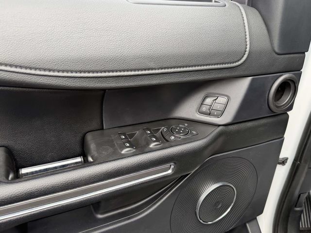 Used 2020 Ford Expedition XLT w/ Equipment Group 202A AWD/4WD image 22