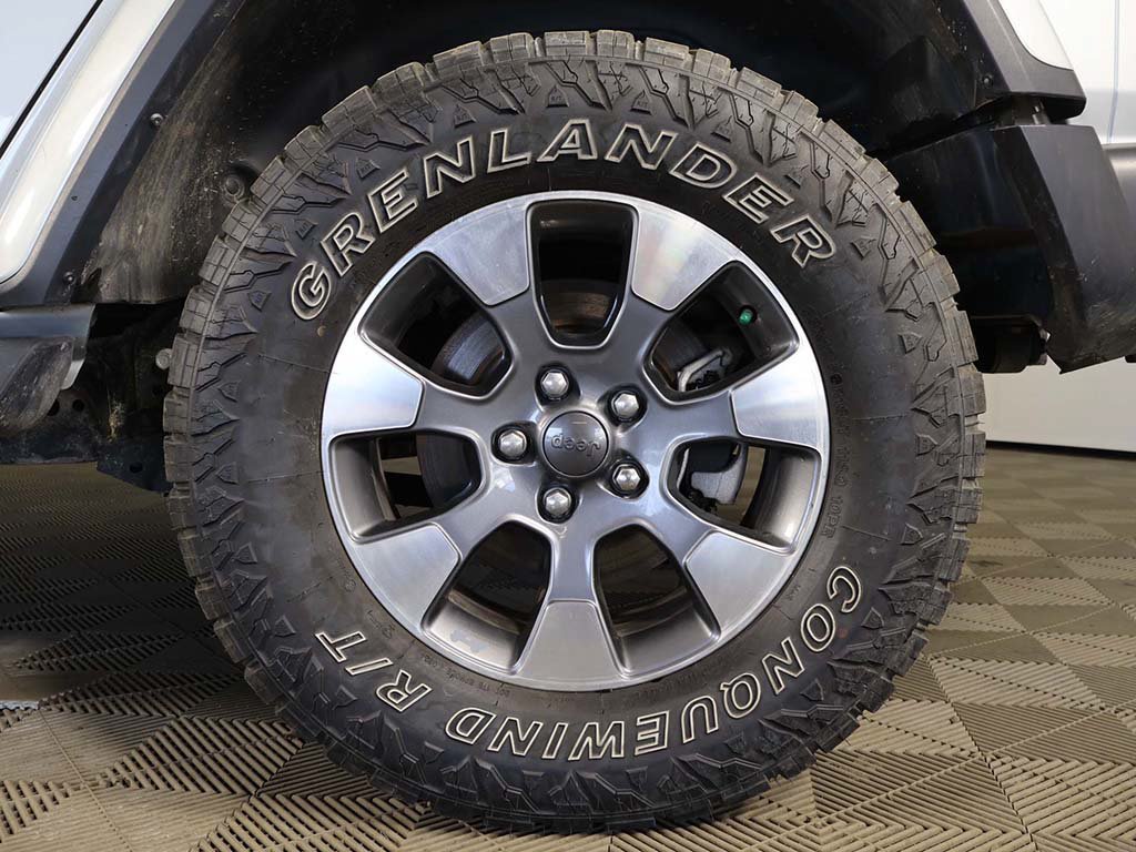 Used 2023 Jeep Wrangler Unlimited Sahara w/ Cold Weather Group AWD/4WD image 17