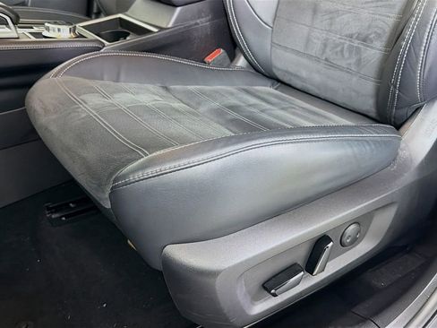 Used 2023 Mitsubishi Outlander SE image 23