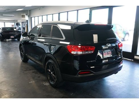Used 2018 Kia Sorento AWD image 5