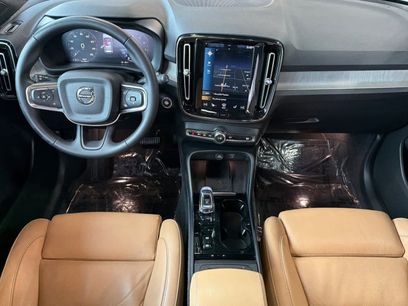 Used 2022 Volvo XC40 T5 Inscription w/ Climate Package