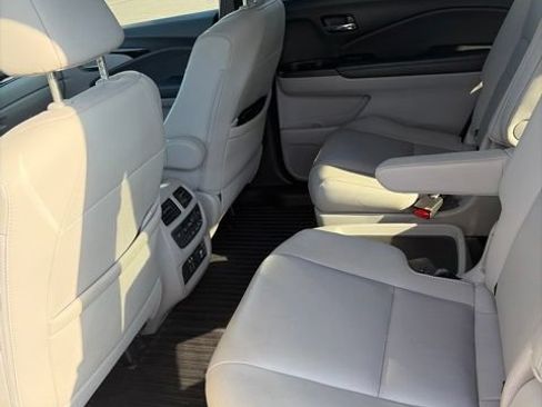 Used 2022 Honda Pilot Touring image 15