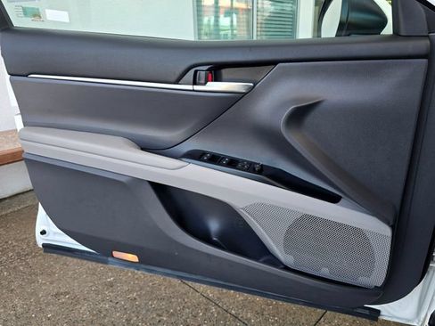 Used 2018 Toyota Camry LE FWD image 17