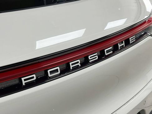 Certified 2020 Porsche Macan AWD/4WD image 34