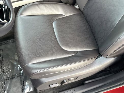 Used 2024 Kia Carnival LX image 19