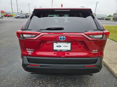 Used 2021 Toyota RAV4 XLE Premium AWD/4WD image 7