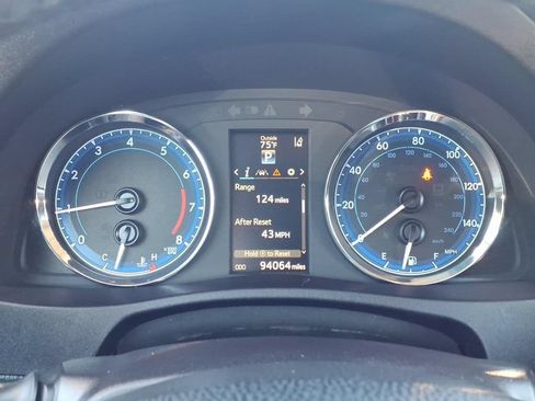 Used 2017 Toyota Corolla SE w/ Carpet Mat Package (TMS) FWD image 19