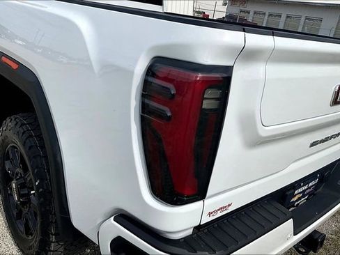Used 2024 GMC Sierra 2500 AT4 w/ AT4 Premium Plus Package AWD/4WD image 25