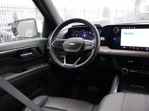 Used 2025 Chevrolet Tahoe High Country AWD/4WD image 14