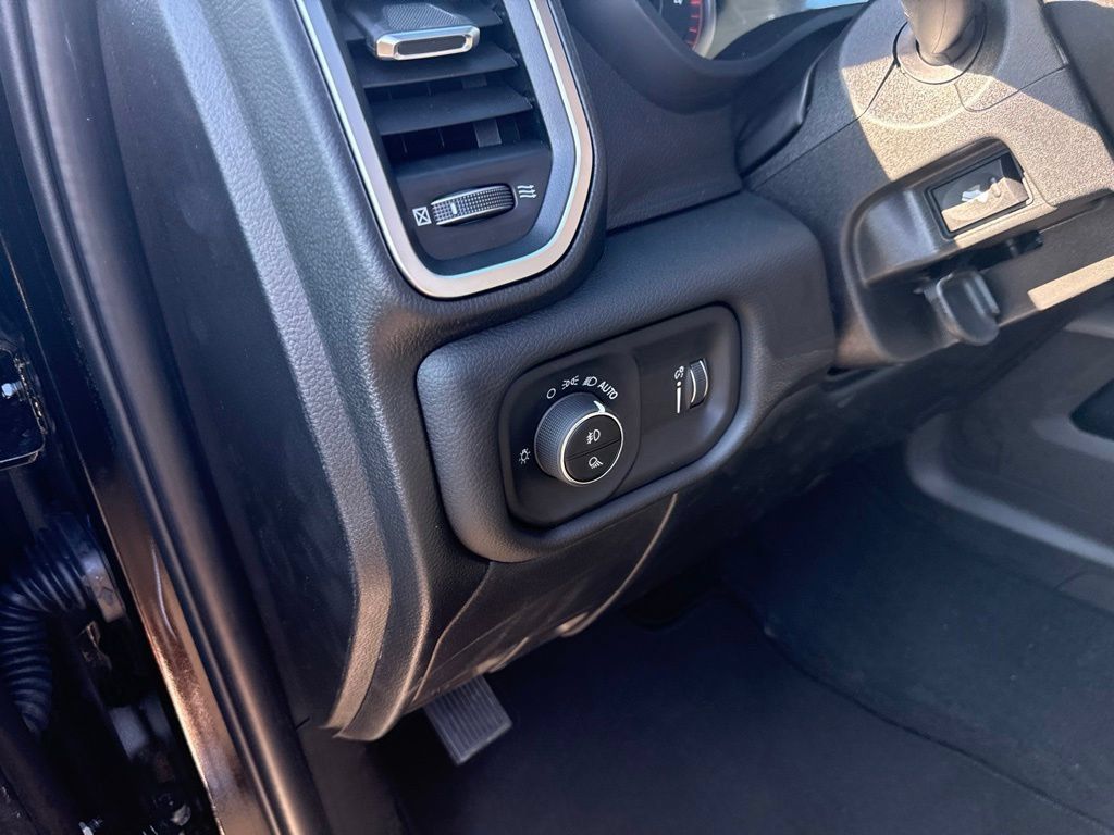 New 2027 RAM 3500 Big Horn AWD/4WD image 23